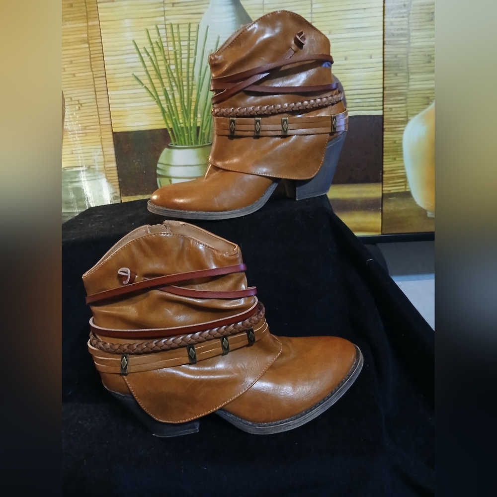 Stylish Brown Ankle Boots with Braided Accents